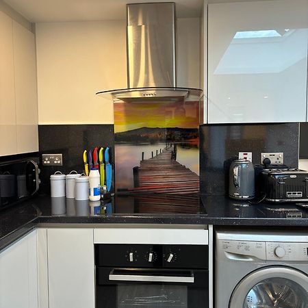 Newly Build 2Br Property With Free Parking ハイワイクーム エクステリア 写真