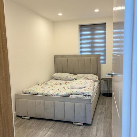 Newly Build 2Br Property With Free Parking ハイワイクーム エクステリア 写真