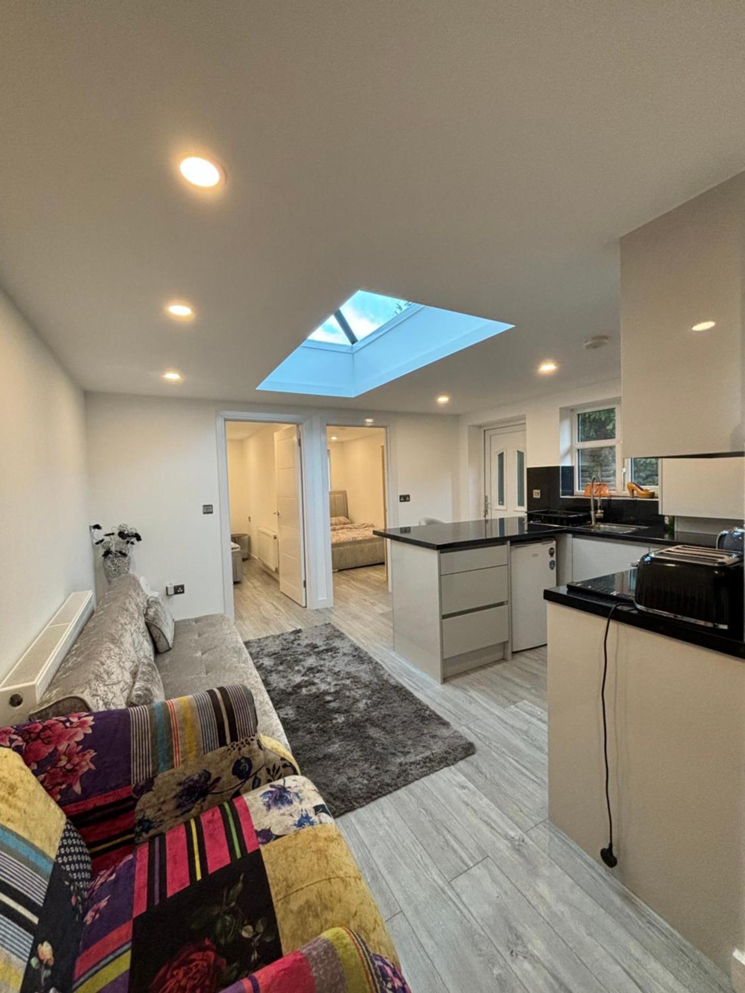 Newly Build 2Br Property With Free Parking ハイワイクーム エクステリア 写真