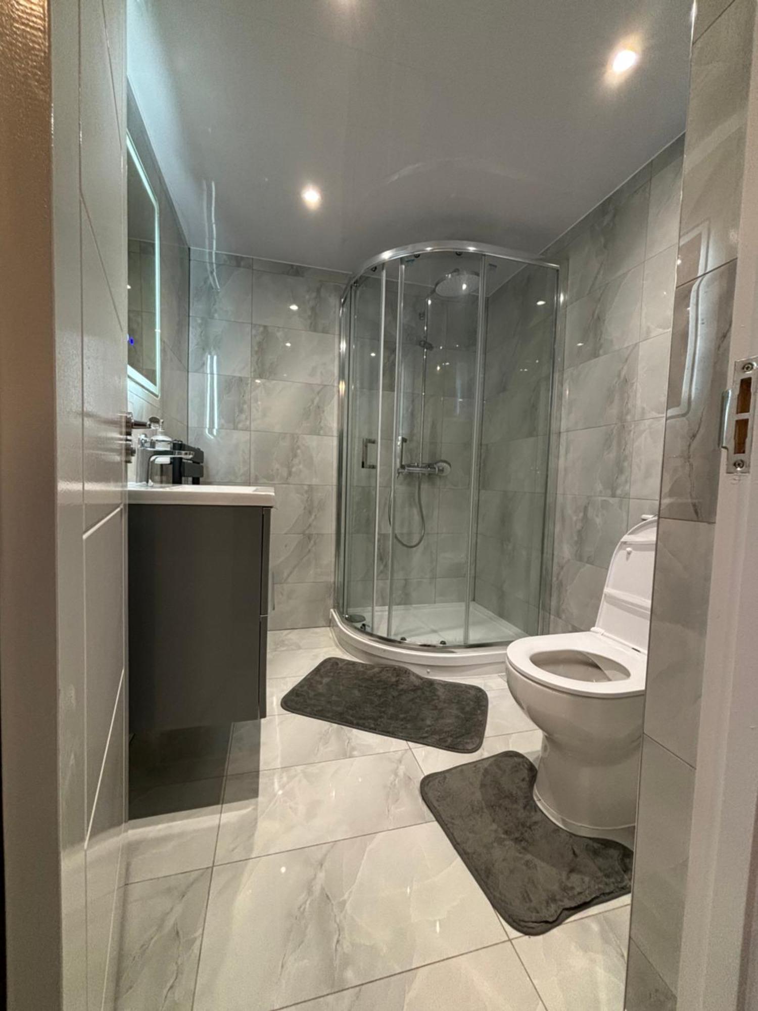 Newly Build 2Br Property With Free Parking ハイワイクーム エクステリア 写真