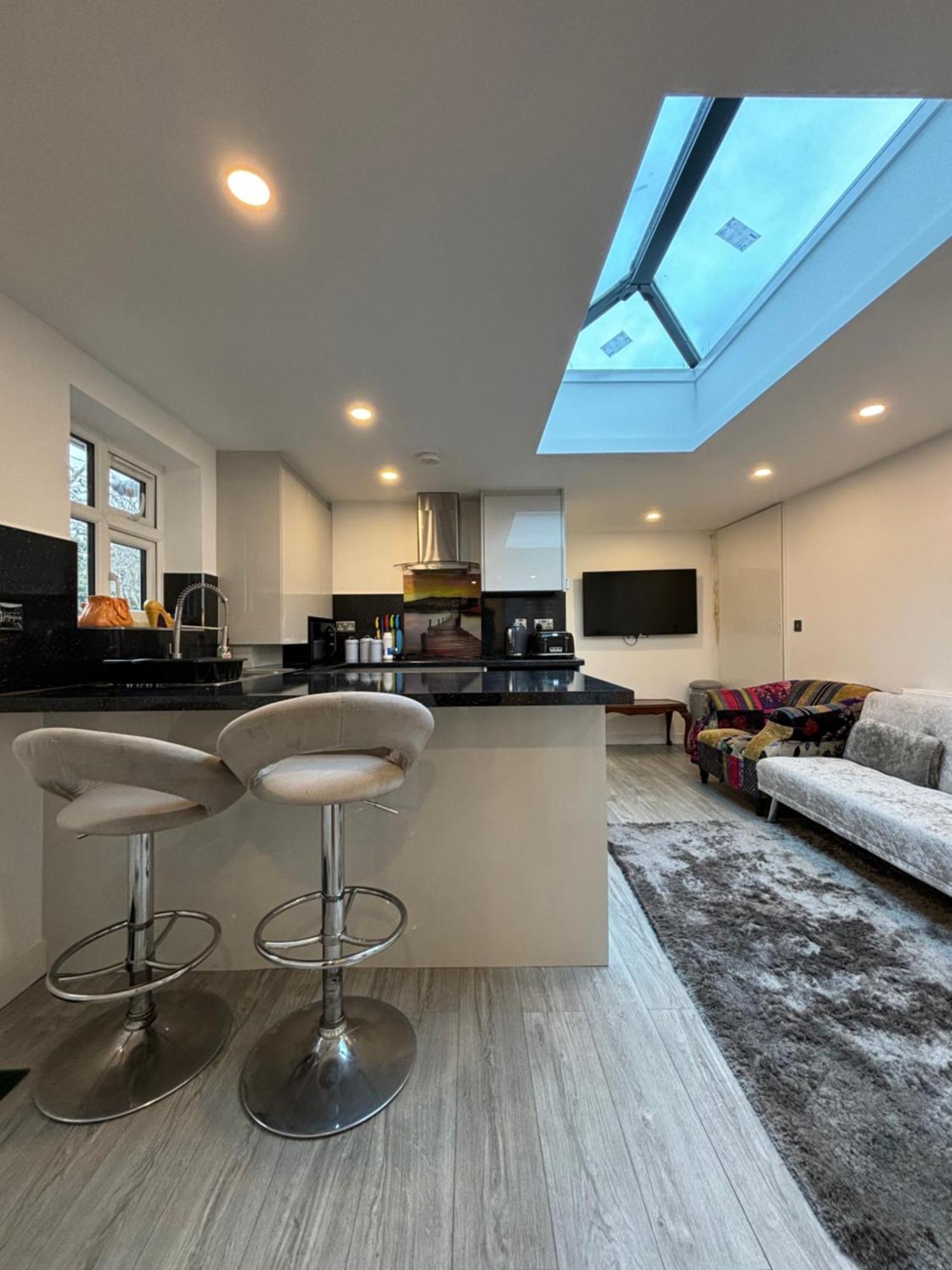 Newly Build 2Br Property With Free Parking ハイワイクーム エクステリア 写真
