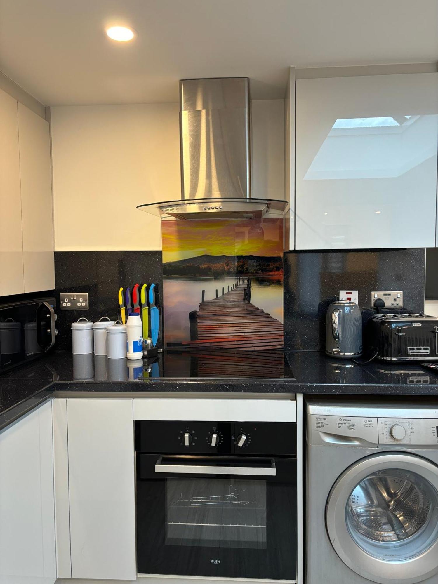 Newly Build 2Br Property With Free Parking ハイワイクーム エクステリア 写真