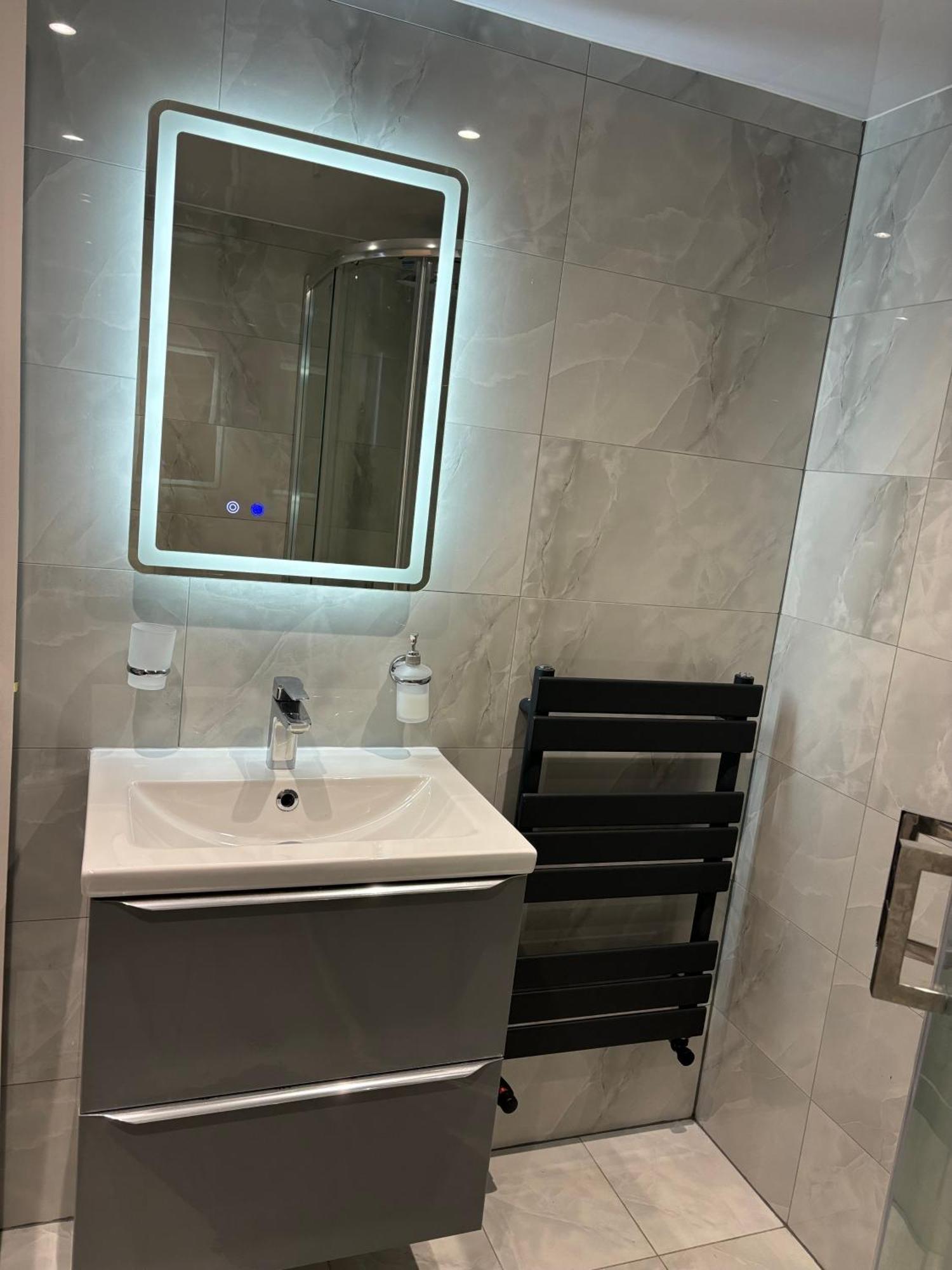 Newly Build 2Br Property With Free Parking ハイワイクーム エクステリア 写真