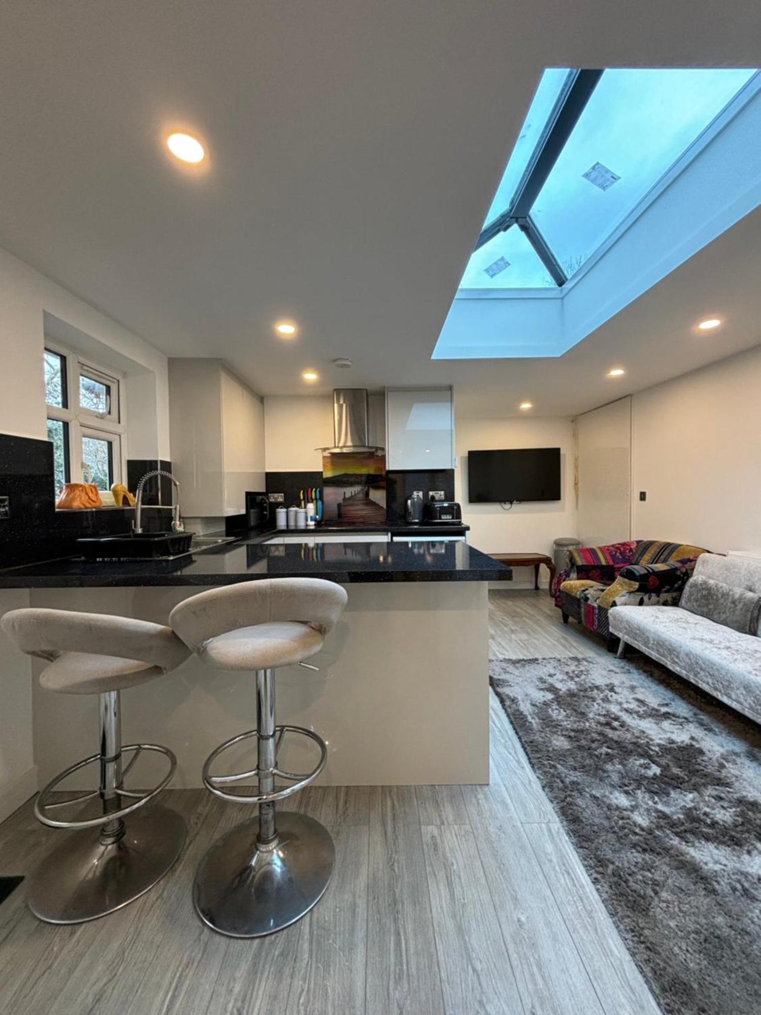 Newly Build 2Br Property With Free Parking ハイワイクーム エクステリア 写真